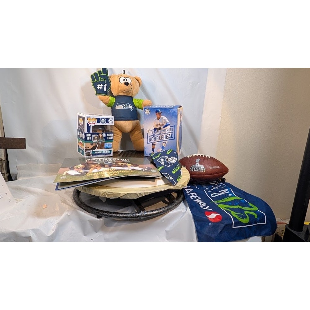 Seattle Sports Fan Pack Blue Good Mariners Seahawks Collectibles Lot
